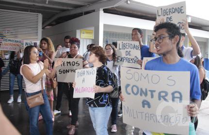 MT:  ADALGISA DE BARROS:  Impedidos de votar, estudantes são contrários à militarização de escola