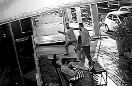 Veja o vídeo – Homem quebra garrafa no rosto de médico amigo da ex-namorada