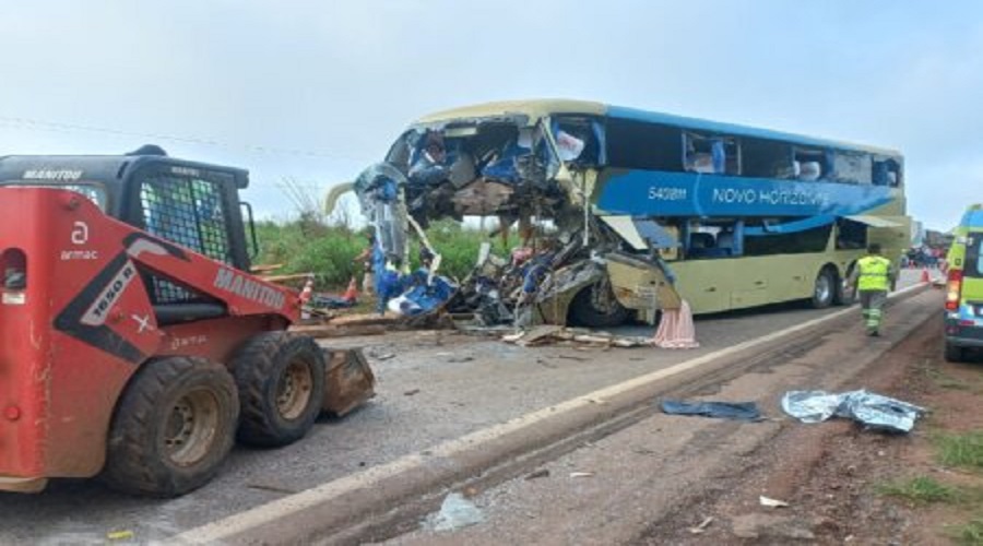 RODOVIA DA MORTE: Sobe para quatro número de mortos em acidente entre ônibus e carreta na BR-163