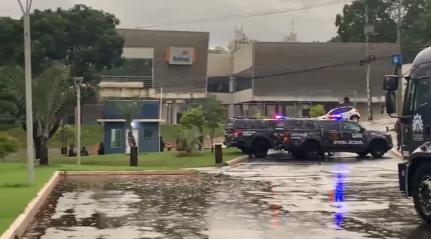 Fogo Cruzado:  Chuva e tropa de choque recuam ato de bolsonaristas em Cuiabá