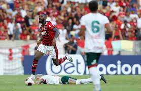 Thiago Maia e Gerson celebram parceria no meio de campo do Flamengo