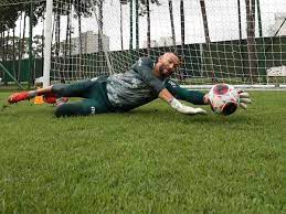 Palmeiras tem retorno de Weverton e fecha o dia com treino de bolas paradas