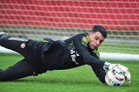 Internacional anuncia renovação contratual com o goleiro Keiller