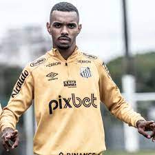 Lucas Pires pode aproveitar lesão de Felipe Jonatan para recuperar titularidade no Santos