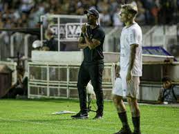 Cássio elogia trabalho de Fernando Lázaro no Corinthians: “Cobra mais ainda”