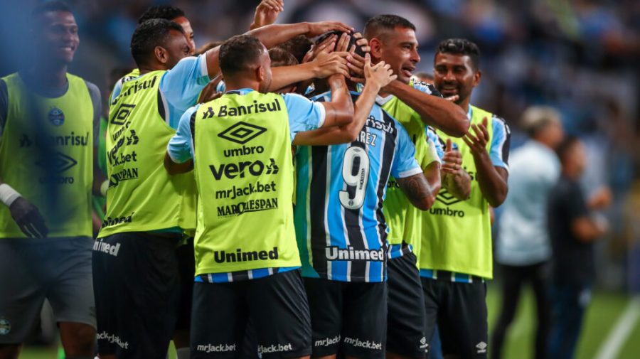 Com hat-trick, Suárez brilha na estreia, Grêmio bate São Luiz e conquista a Recopa Gaúcha