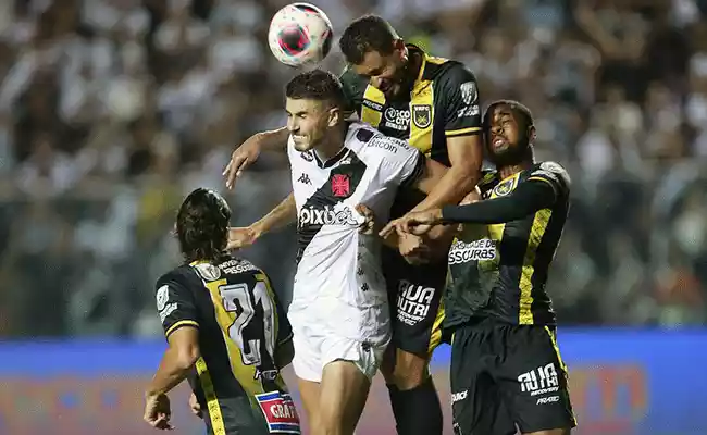 Pedro Raul perde pênalti e Vasco é derrotado pelo Volta Redonda no Campeonato Carioca