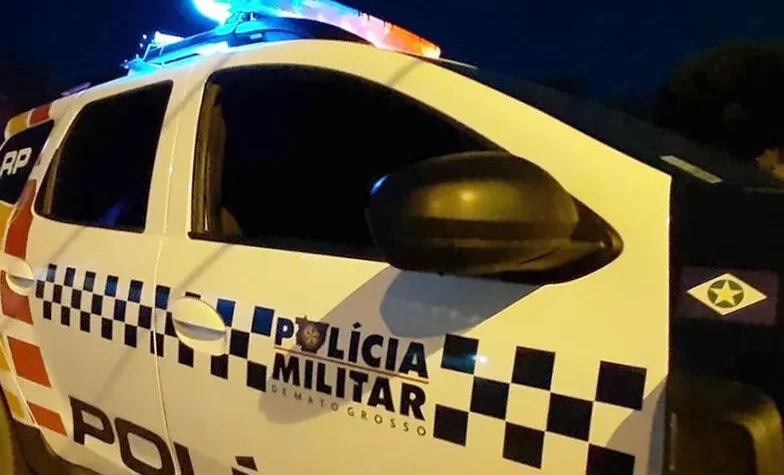 PM prende suspeito de violência doméstica e apreende armas de fogo em residência