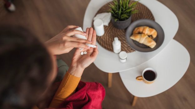 Por que alguns remédios não devem ser tomados com café, chá ou chocolate quente