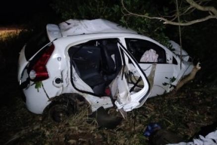 FUGA EM BARRA: Suspeitos de homicídio, jovens são presos ao bater carro em fuga