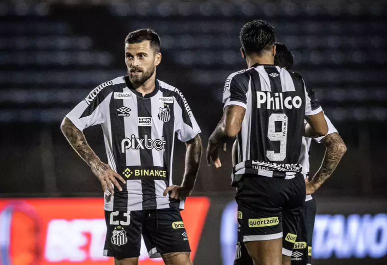 Marcos Leonardo celebra parceria com Lucas Lima no Santos: “Facilita meus movimentos”