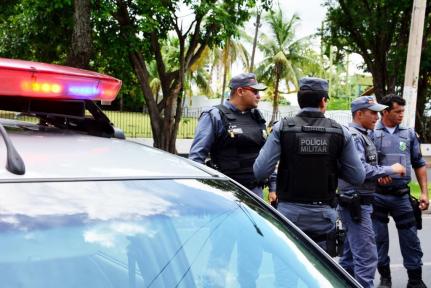 PM flagra advogado agredindo homem em rua de Cuiabá; ele foi preso