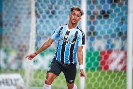 Após goleada do Grêmio, Bitello mantém o foco na estreia pela Copa do Brasil