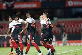 São Paulo mantém 100% de aproveitamento jogando com 3º uniforme