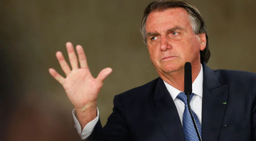 Bolsonaro diz a aliados que não se vacinou e que cogita processar ministro da CGU