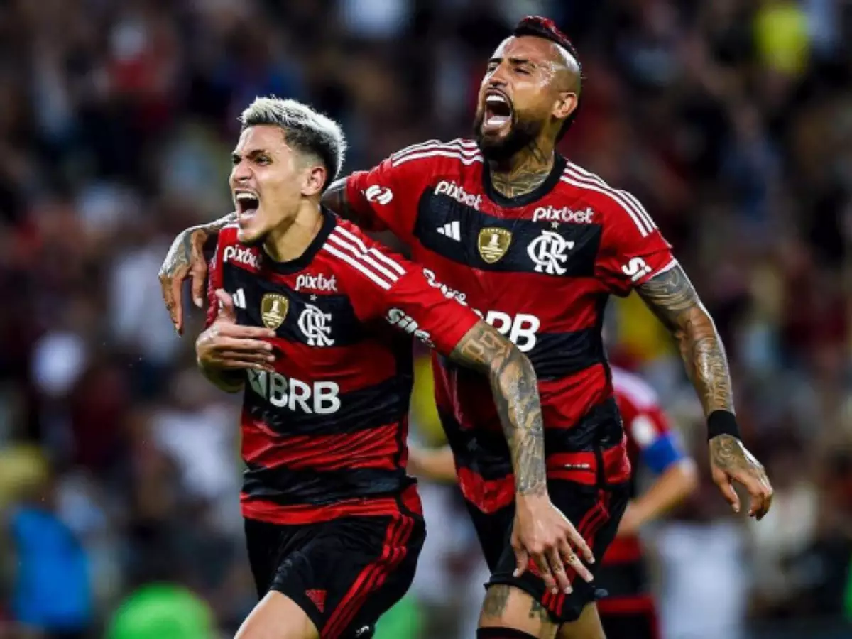 Com dois de Pedro, Flamengo vence time chileno pela Libertadores na estreia de Sampaoli