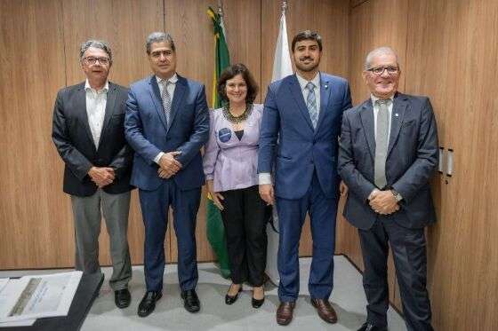 MT:  COMPROMISSO:   Prefeito debate com a ministra da Saúde projeto de fortalecimento da saúde em Cuiabá, que poderá fazer parte de programa-piloto de Lula