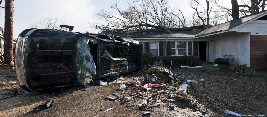 Tornado deixa ao menos  23 mortos nos EUA