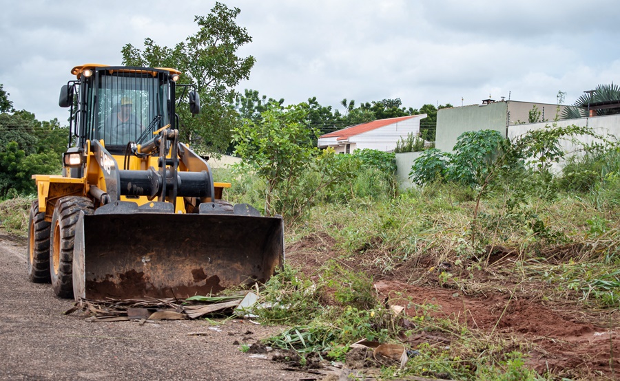 MT:  NOVO DECRETO:  Prefeitura passa a limpar terreno particular e cobrar serviço do proprietário