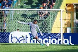 “Herói” da classificação do Grêmio, Adriel comemora atuação nos pênaltis e projeta final do Gaúcho