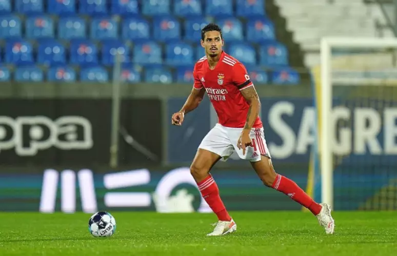 A pedido de Cuca, Corinthians vai atrás de Lucas Veríssimo, do Benfica