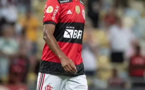 Flamengo arranca empate do Athletico-PR, mas perde a liderança do Brasileirão
