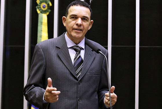 MT:   VAGA DE CARLOS BEZERRA:   Deputado se articula para substituir cacique no MDB em MT