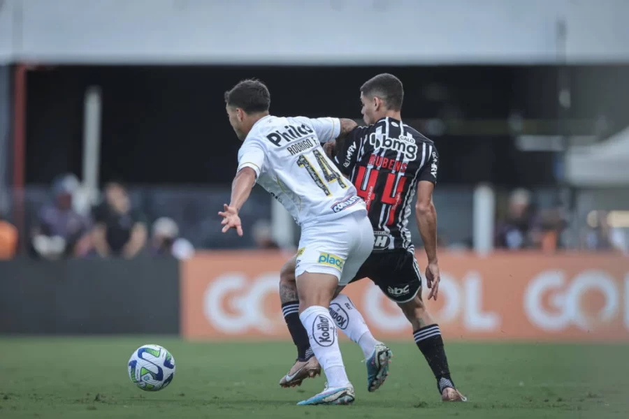 Santos e Atlético-MG empatam na Vila e seguem sem vencer no Brasileirão