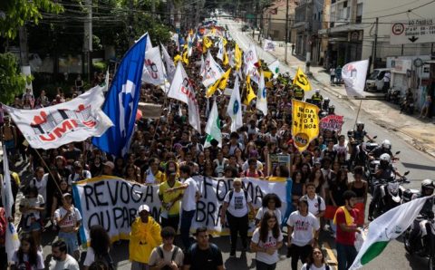 As críticas que levaram governo Lula a suspender cronograma do Novo Ensino Médio