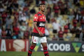 Bruno Henrique sente dores no joelho e volta a ser desfalque no Flamengo