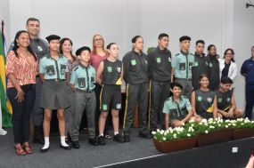 MT:  ENTREGA DE UNIFORME:  Prefeitura de Cuiabá entrega fardamento aos estudantes atendidos nas escolas cívico militares da rede pública