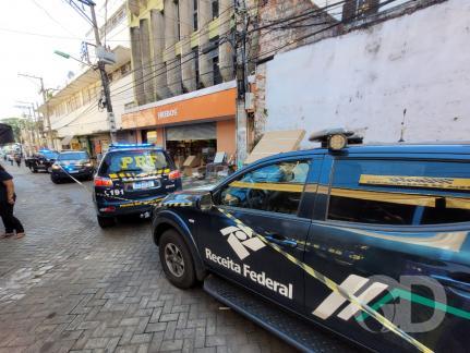 Corpo em decomposição é encontrado por moradores em esgoto; suspeito confessou