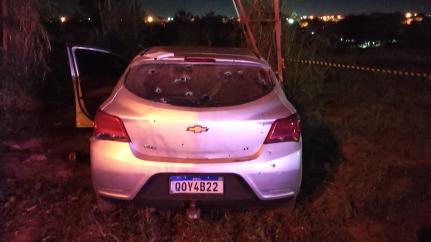 Jovem morre baleado em confronto após roubo de carro