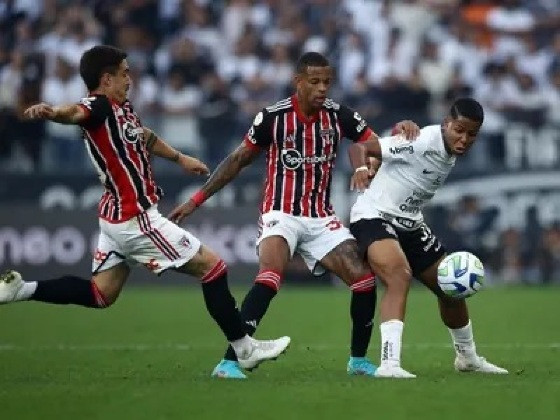 CAMPEONATO BRASILEIRO:   Corinthians segura empate com São Paulo e mantém tabu em jogo com arbitragem polêmica