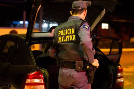 2H DE TORTURA: Bando invade casa, faz reféns e mata homem na frente de amigos