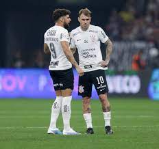 Artilheiro do Corinthians na temporada, Róger Guedes pode perder clássico contra São Paulo