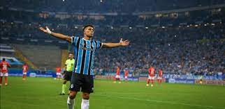 Grêmio vence Internacional com golaço de Suárez e aumenta pressão sobre Mano