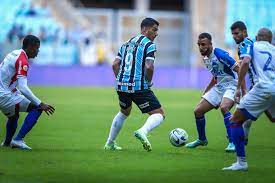 Goleiro do Fortaleza brilha e segura empate contra o Grêmio pelo Brasileirão