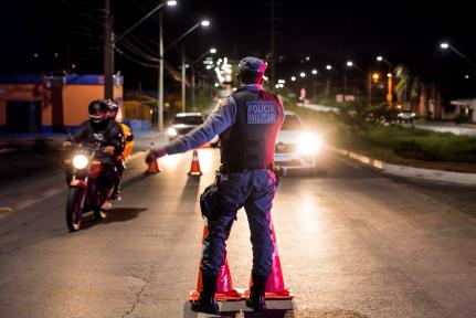 DESACATA: Juiz mantém ação contra homem que resistiu prisão e chamou PMs de ‘bandidos de farda’