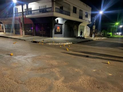 Briga acaba com amigos mortos em frente a tabacaria no interior