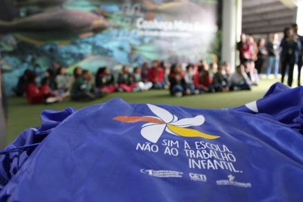 MT:  ARENA PANTANAL:   Crianças recebem kits educativos sobre combate ao trabalho infantil