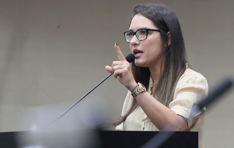 MT:  Janaina diz que será imparcial em comissão de ética, mas reforça que AL não aceitará preconceito de Cattani: “não vai passar em branco”