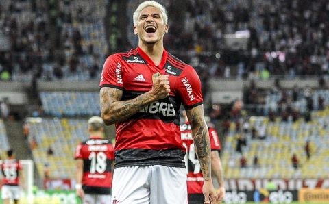 Com gol no fim, Flamengo ganha do Vitória no Barradão e emenda segunda vitória seguida no Brasileiro