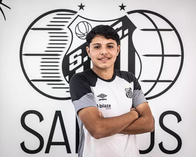 Conheça Luca Meirelles, jovem atacante do Santos que assinou seu 1º contrato profissional