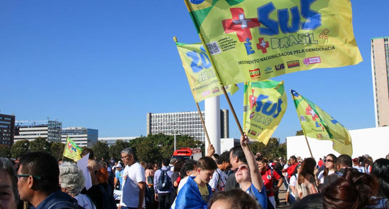 Ato em Brasília faz defesa do SUS, da vida e da democracia