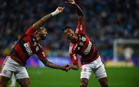 Flamengo vence Grêmio e fica perto da final da Copa do Brasil