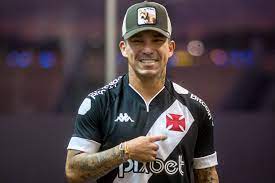 Gary Medel é registrado no BID e fica livre para estrear pelo Vasco