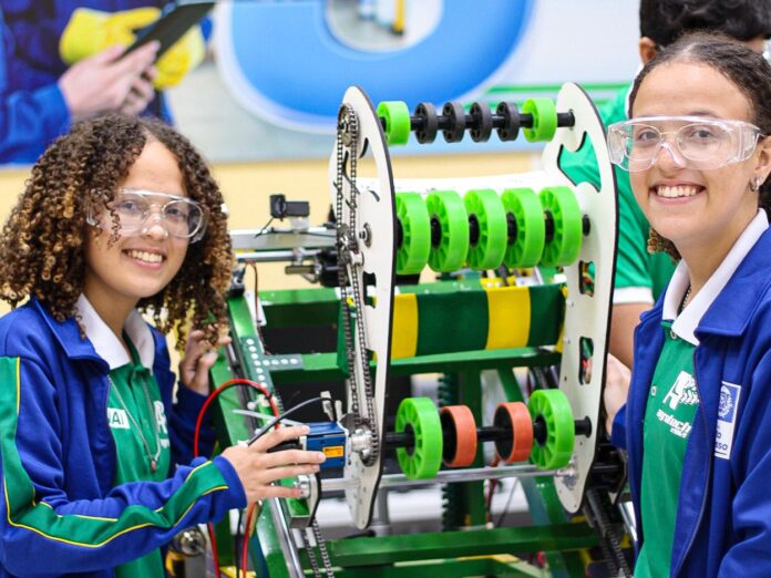 MT:   Estudantes de Várzea Grande vão representar a Rede Estadual de Ensino em campeonato nacional de robótica