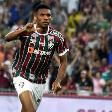 Lelê deve ganhar chance como titular do Fluminense na vaga do suspenso Cano