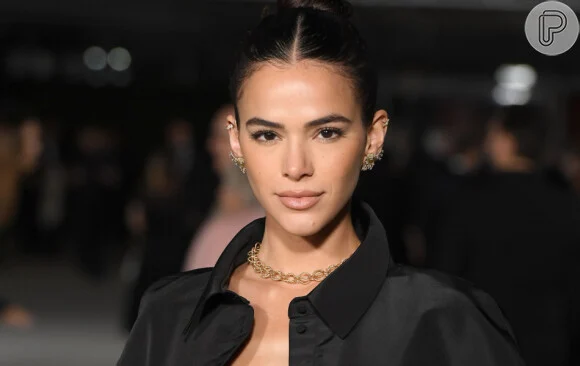 Bruna Marquezine adere à greve dos atores de Hollywood e faz pedido a fãs para sucesso de ‘Besouro Azul’